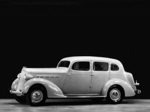 Packard 120 Touring Sedan 1935 года